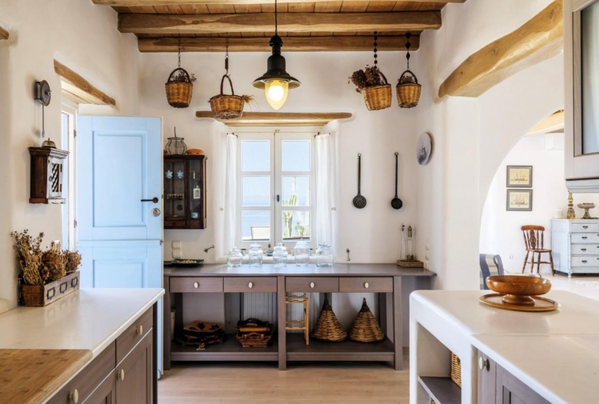 Luxury 4 bedroom holiday villa with private pool in Mykonos Greece (PV822)