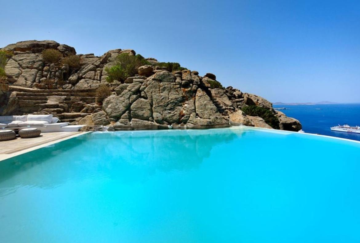 Luxury 4 bedroom holiday villa with private pool in Mykonos Greece (PV822)