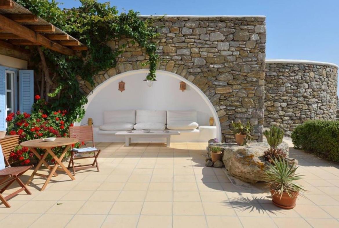 Luxury 4 bedroom holiday villa with private pool in Mykonos Greece (PV822)