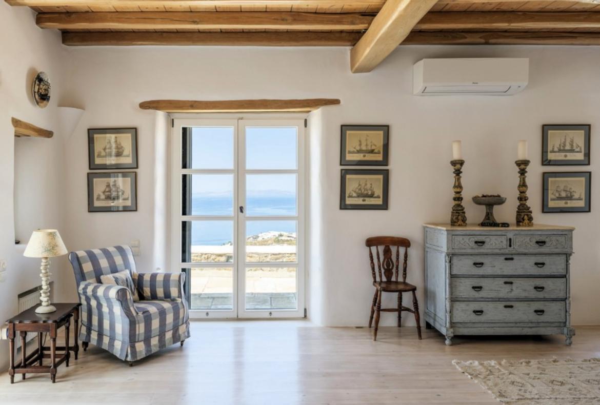 Luxury 4 bedroom holiday villa with private pool in Mykonos Greece (PV822)