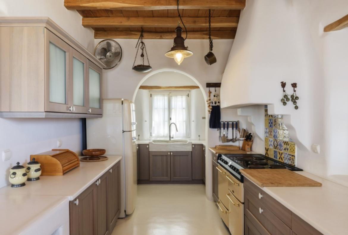 Luxury 4 bedroom holiday villa with private pool in Mykonos Greece (PV822)