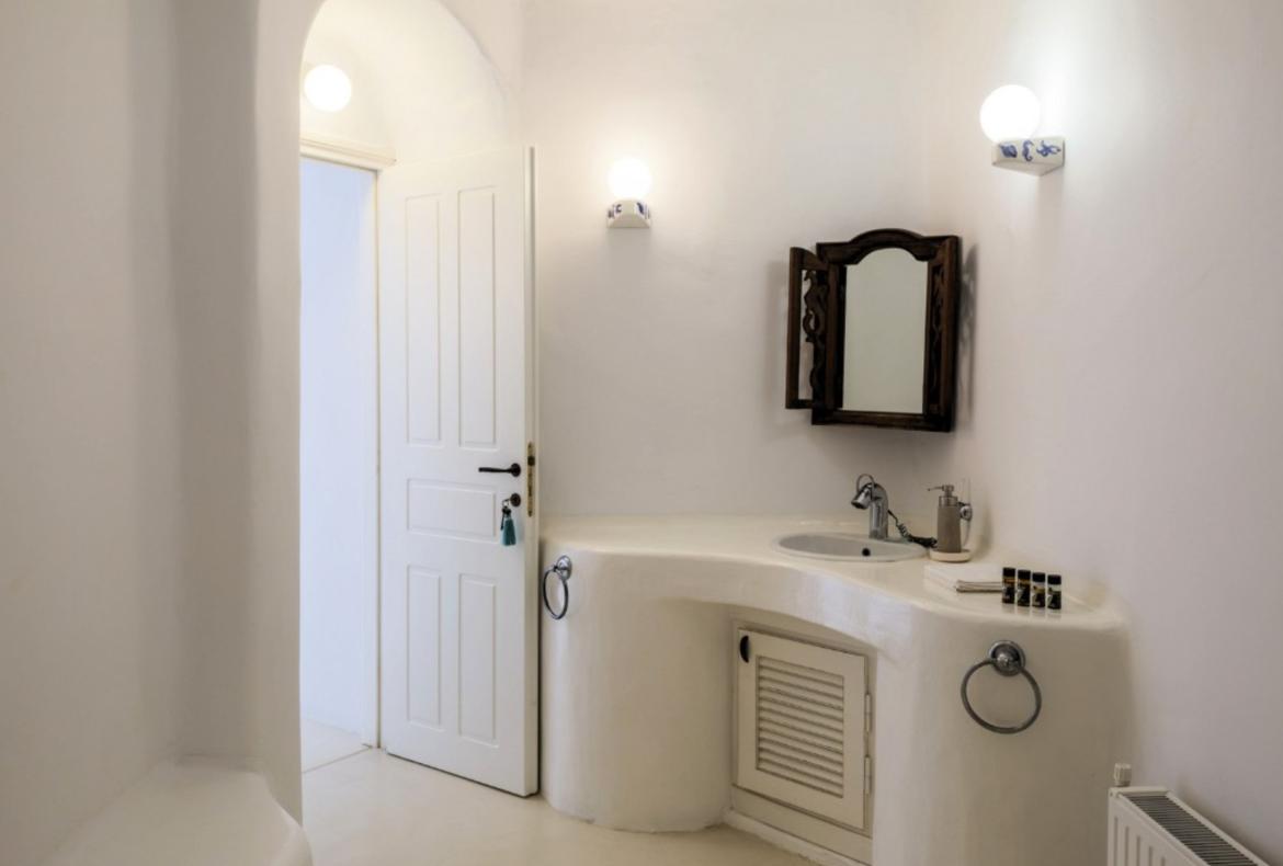 Luxury 4 bedroom holiday villa with private pool in Mykonos Greece (PV822)