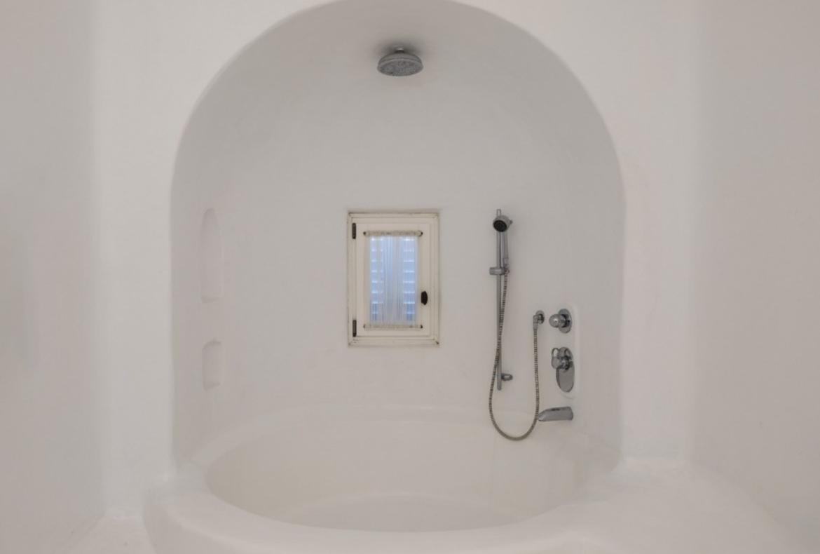Luxury 4 bedroom holiday villa with private pool in Mykonos Greece (PV822)