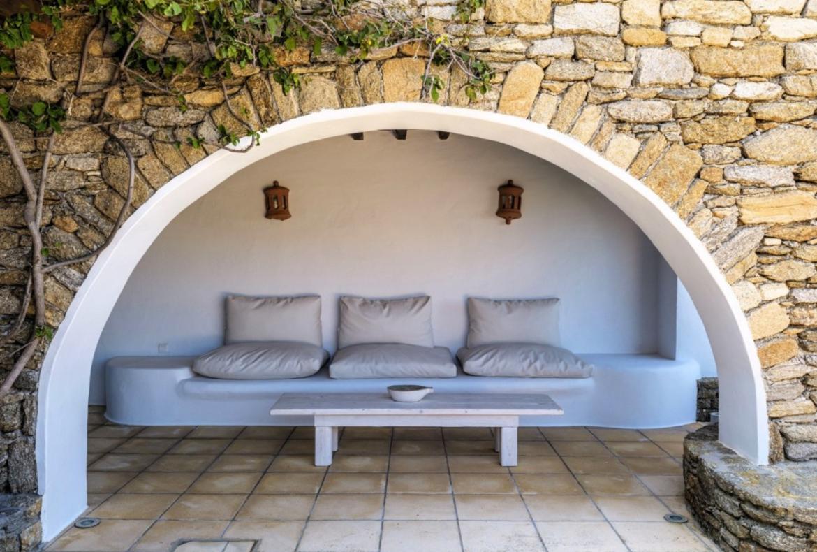 Luxury 4 bedroom holiday villa with private pool in Mykonos Greece (PV822)