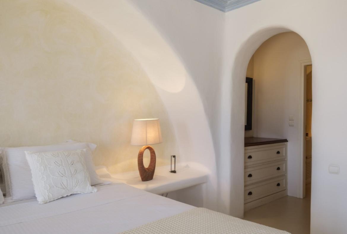 Luxury 4 bedroom holiday villa with private pool in Mykonos Greece (PV822)