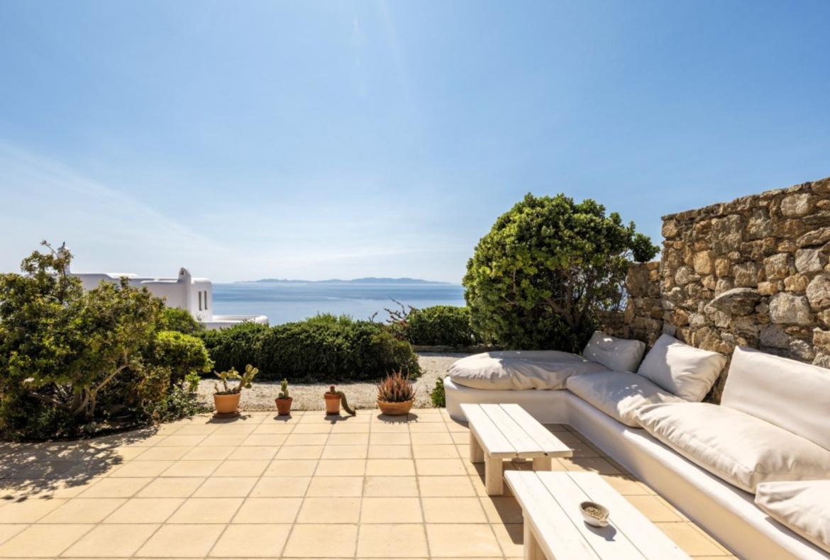 Luxury 4 bedroom holiday villa with private pool in Mykonos Greece (PV822)