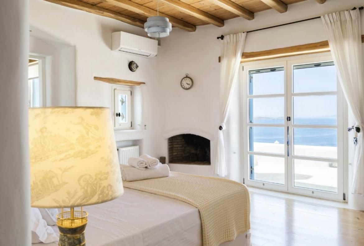 Luxury 4 bedroom holiday villa with private pool in Mykonos Greece (PV822)