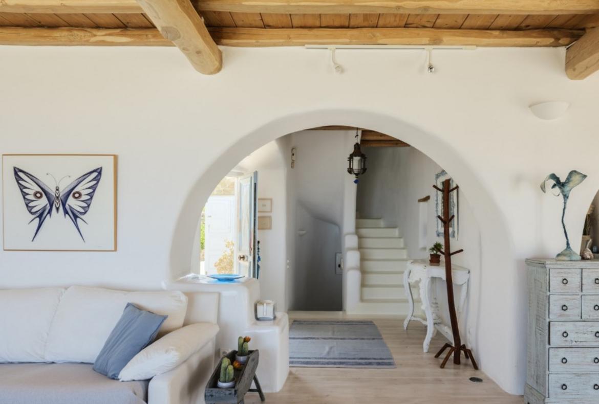 Luxury 4 bedroom holiday villa with private pool in Mykonos Greece (PV822)