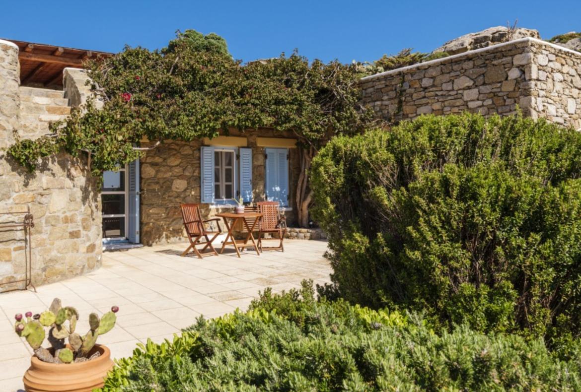 Luxury 4 bedroom holiday villa with private pool in Mykonos Greece (PV822)