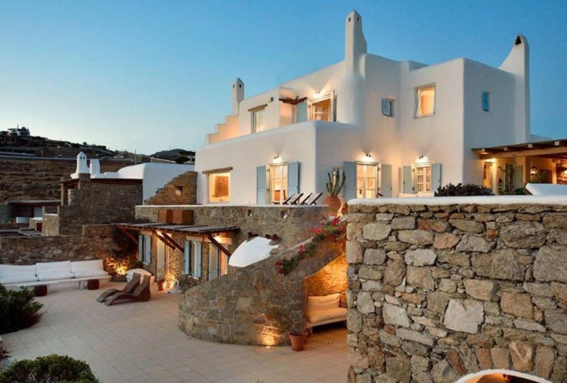 Luxury 4 bedroom holiday villa with private pool in Mykonos Greece (PV822)