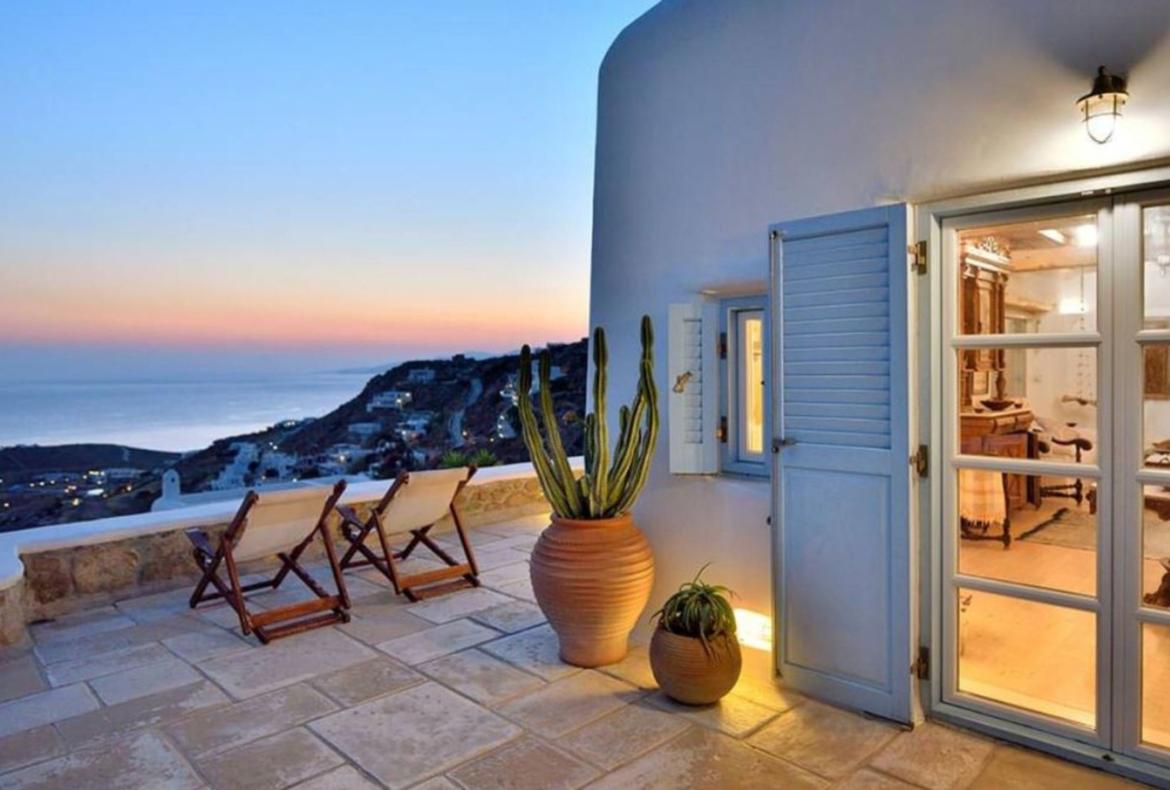 Luxury 4 bedroom holiday villa with private pool in Mykonos Greece (PV822)