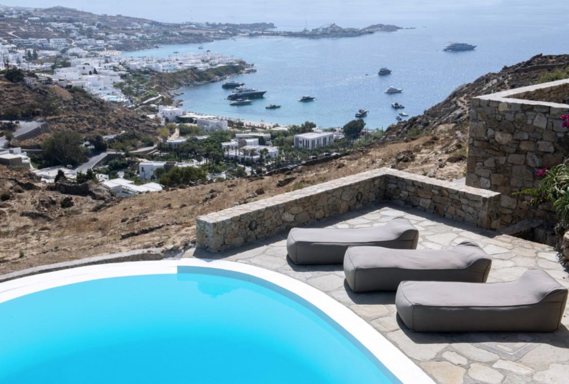 Luxury 4 bedroom holiday villa with private pool in Mykonos Greece (PV1047 )