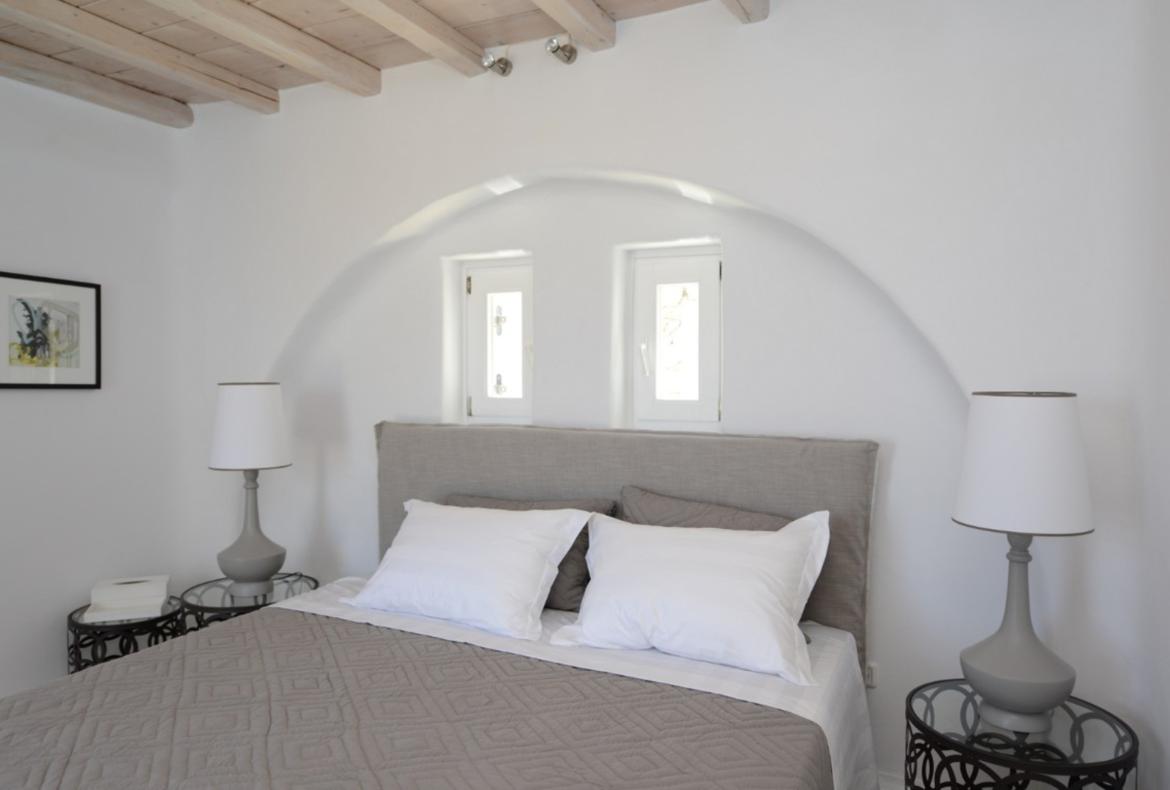 Luxury 4 bedroom holiday villa with private pool in Mykonos Greece (PV1047 )