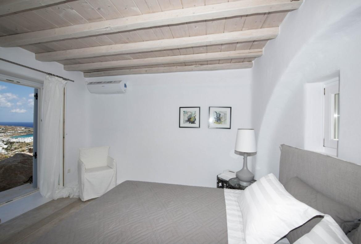 Luxury 4 bedroom holiday villa with private pool in Mykonos Greece (PV1047 )