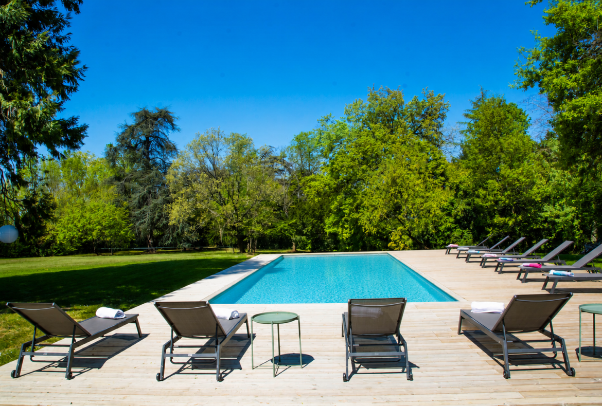 Luxury Elegant House Just Outside Toulouse. Heated Saltwater Pool. 8 bedrooms, to sleep 16 (TOUL103GN)