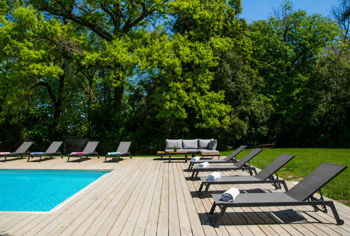 Luxury Elegant House Just Outside Toulouse. Heated Saltwater Pool. 8 bedrooms, to sleep 16 (TOUL103GN)