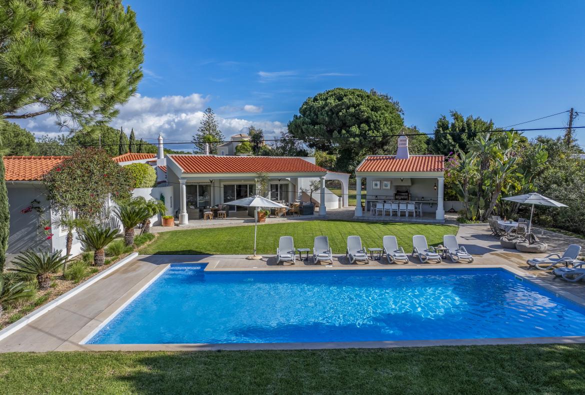 Luxury 6 bedroom holiday villa with private pool in Algarve Portugal (PV2528)