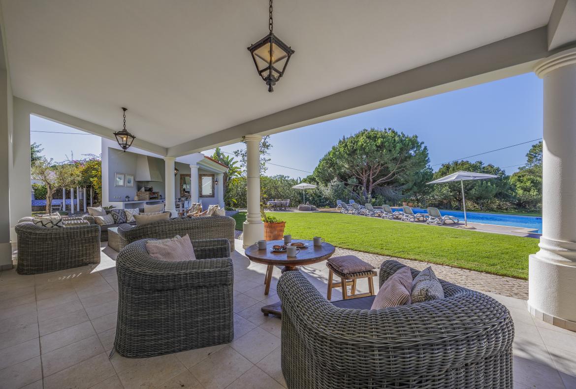 Luxury 6 bedroom holiday villa with private pool in Algarve Portugal (PV2528)