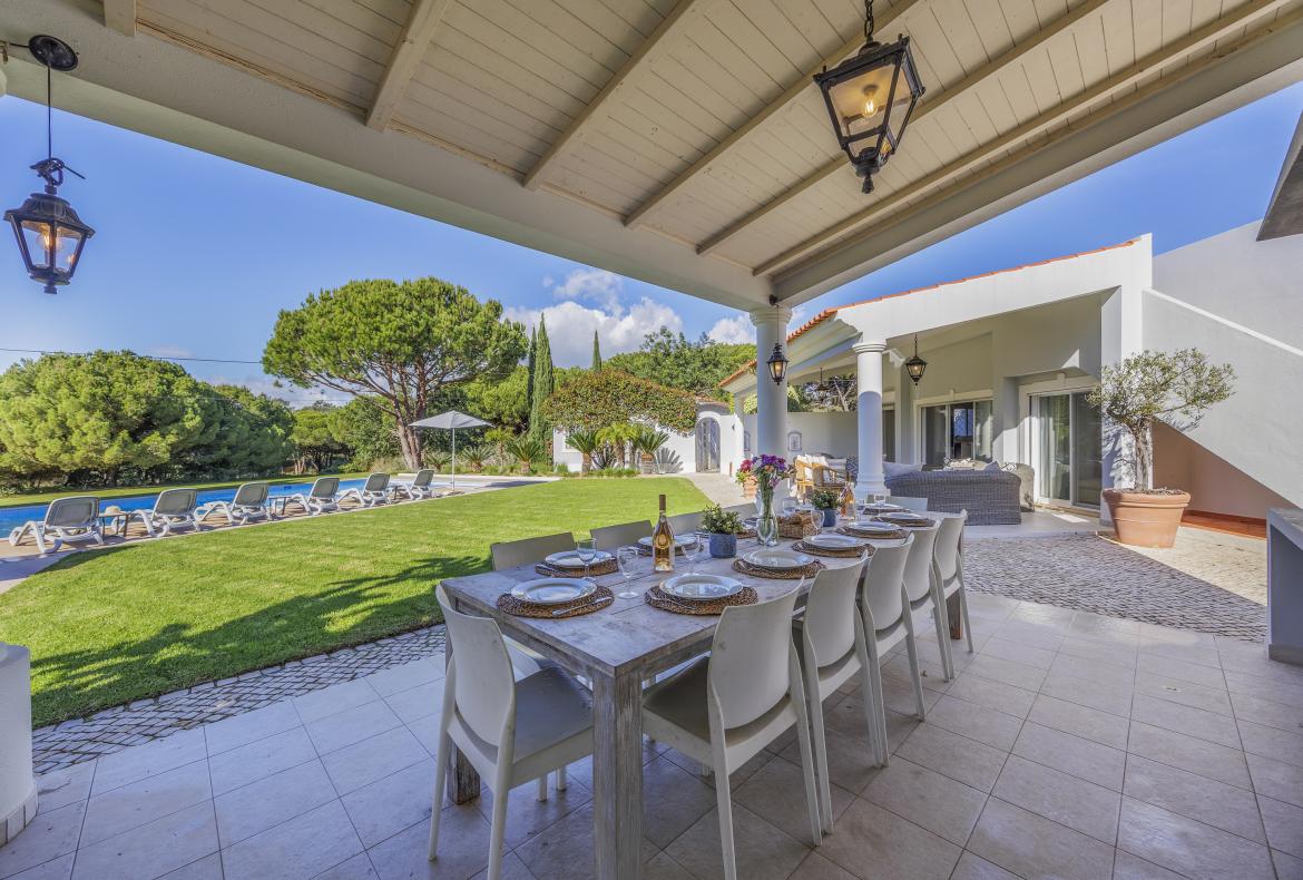 Luxury 6 bedroom holiday villa with private pool in Algarve Portugal (PV2528)