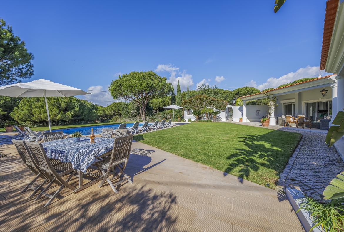 Luxury 6 bedroom holiday villa with private pool in Algarve Portugal (PV2528)