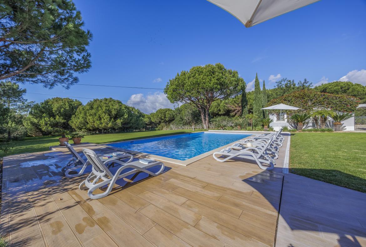 Luxury 6 bedroom holiday villa with private pool in Algarve Portugal (PV2528)