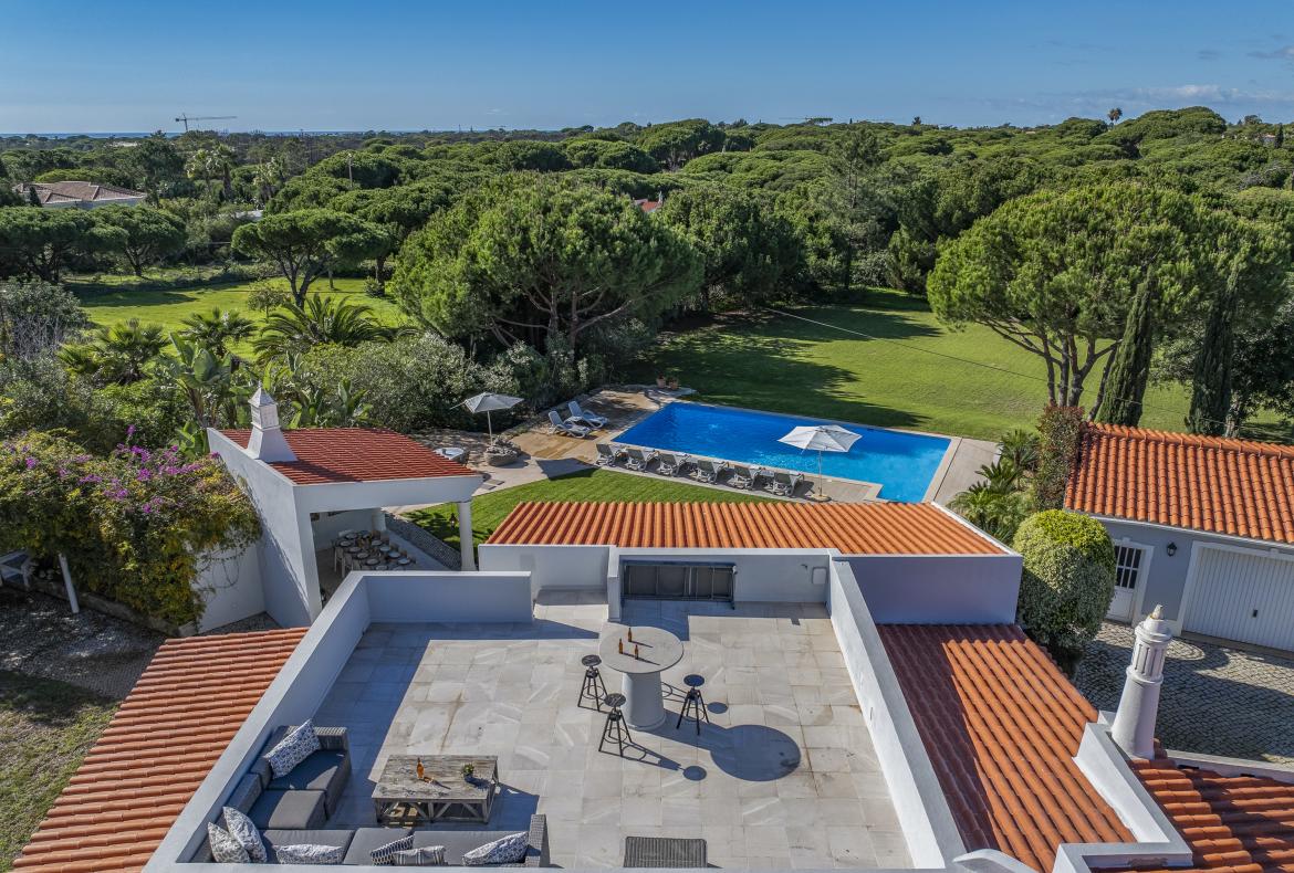 Luxury 6 bedroom holiday villa with private pool in Algarve Portugal (PV2528)