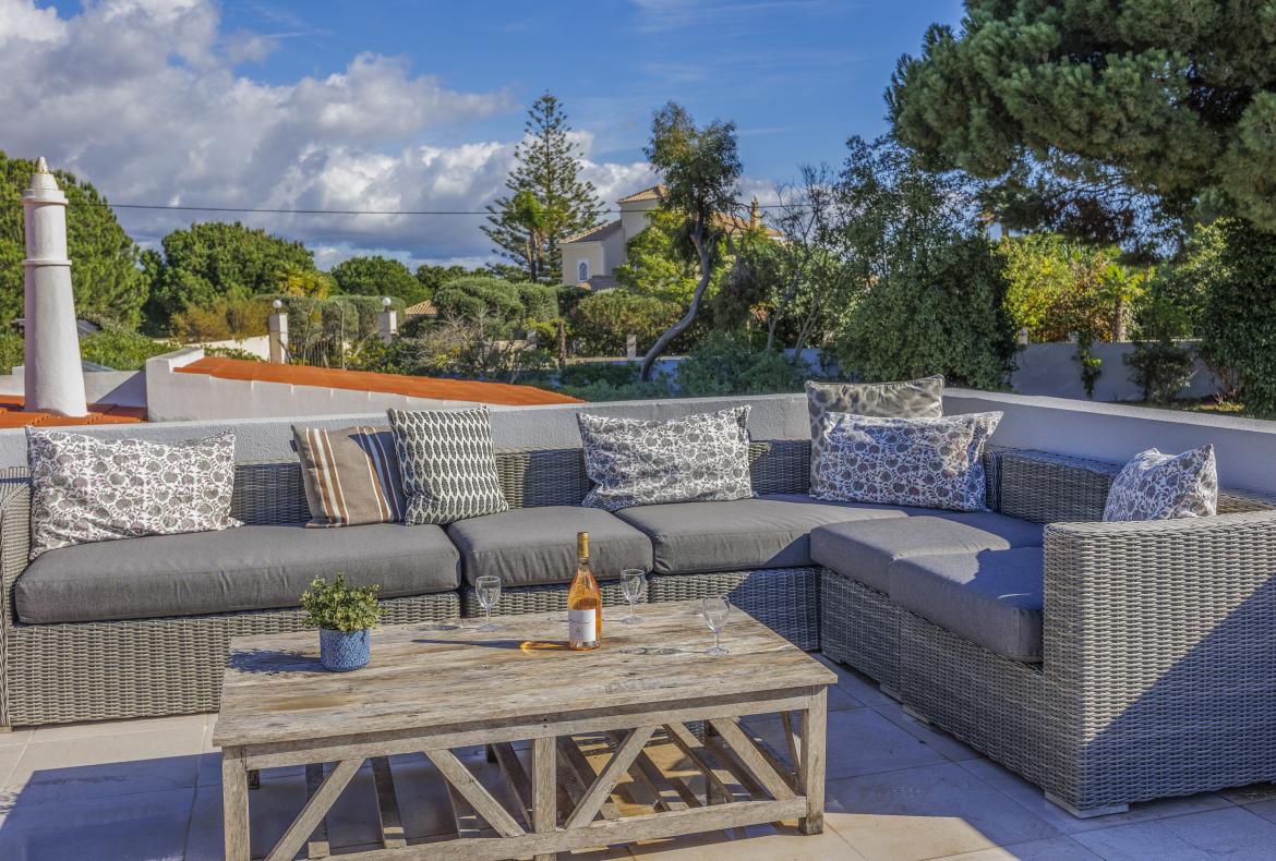 Luxury 6 bedroom holiday villa with private pool in Algarve Portugal (PV2528)