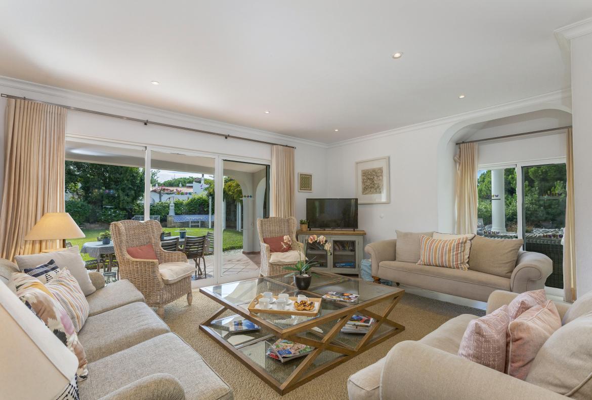 Luxury 6 bedroom holiday villa with private pool in Algarve Portugal (PV2528)