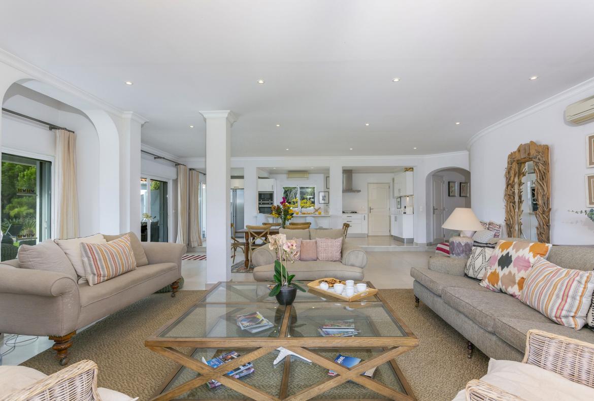 Luxury 6 bedroom holiday villa with private pool in Algarve Portugal (PV2528)