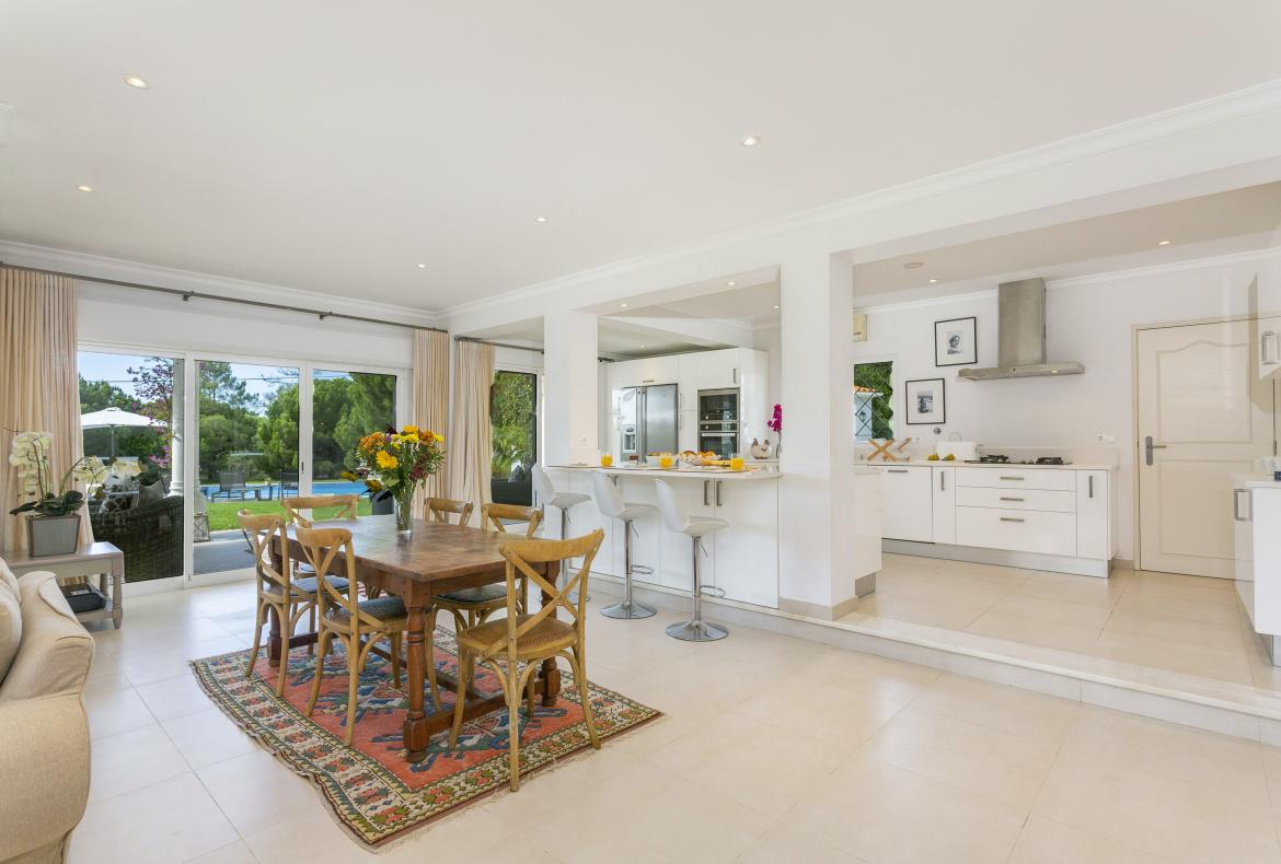 Luxury 6 bedroom holiday villa with private pool in Algarve Portugal (PV2528)