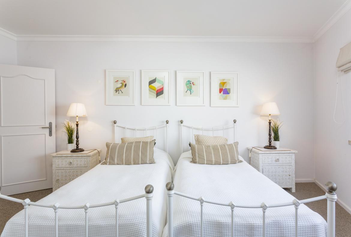 Luxury 6 bedroom holiday villa with private pool in Algarve Portugal (PV2528)