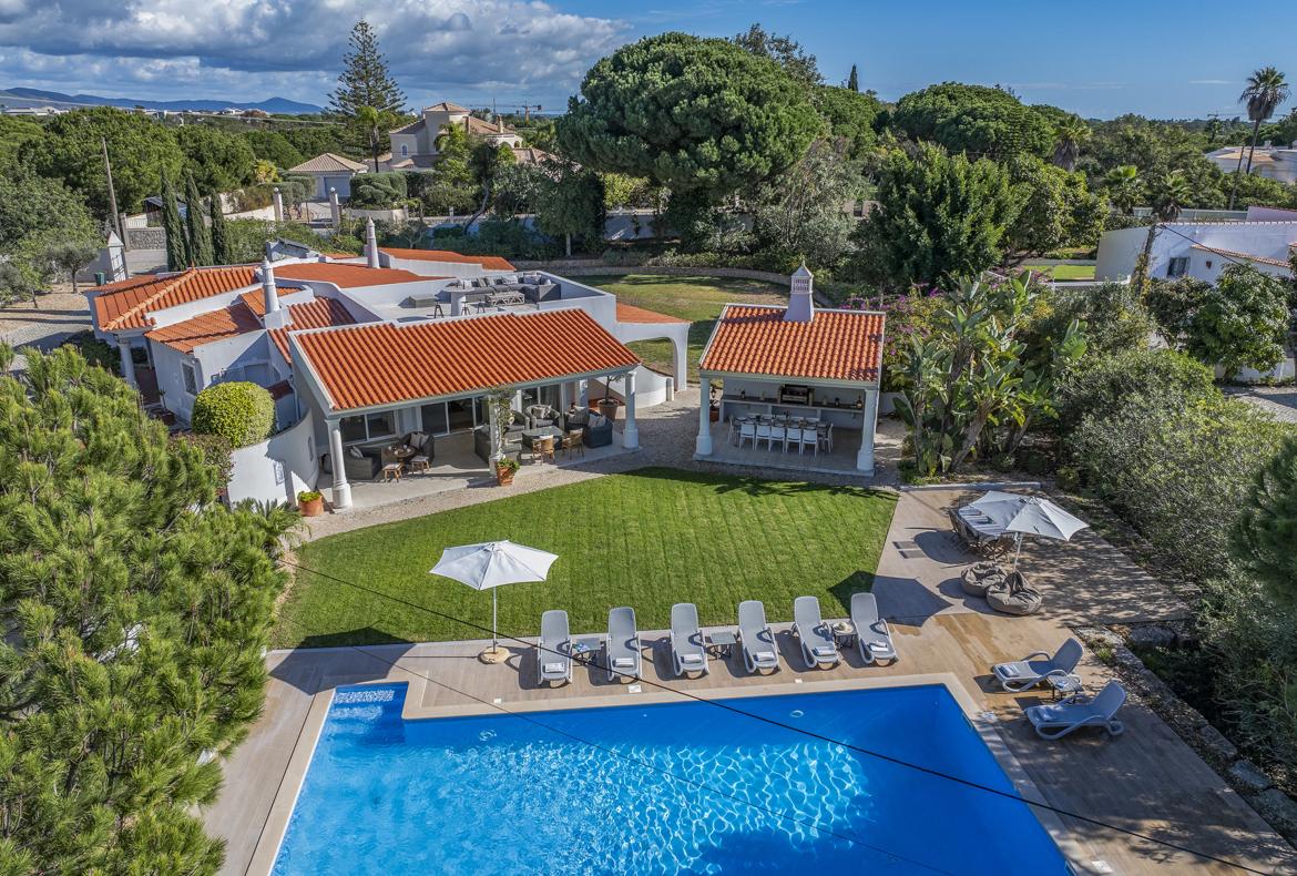Luxury 6 bedroom holiday villa with private pool in Algarve Portugal (PV2528)