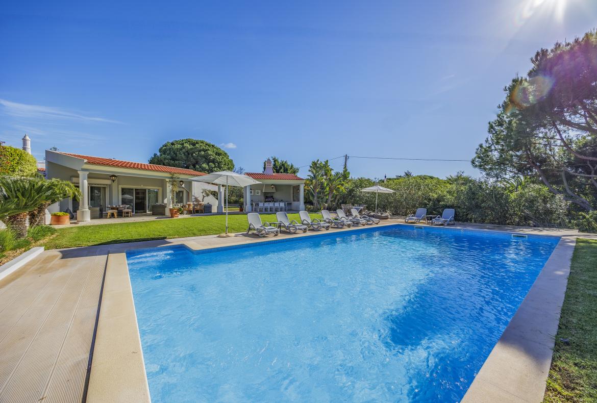 Luxury 6 bedroom holiday villa with private pool in Algarve Portugal (PV2528)