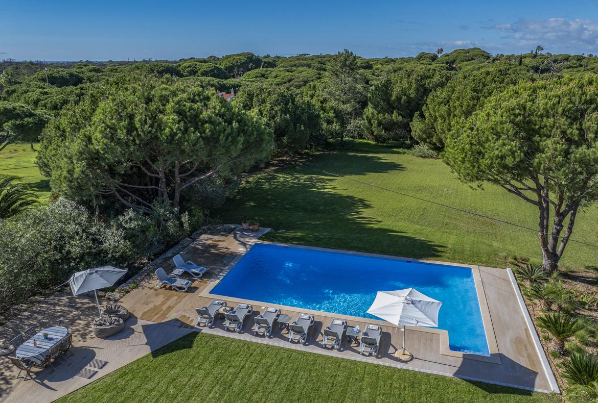Luxury 6 bedroom holiday villa with private pool in Algarve Portugal (PV2528)
