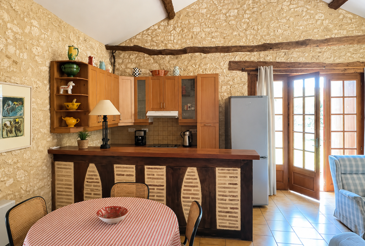 Villa in Charming Périgord Village. Pool and Garden. 3 bedrooms to sleep 6 (BERG101)