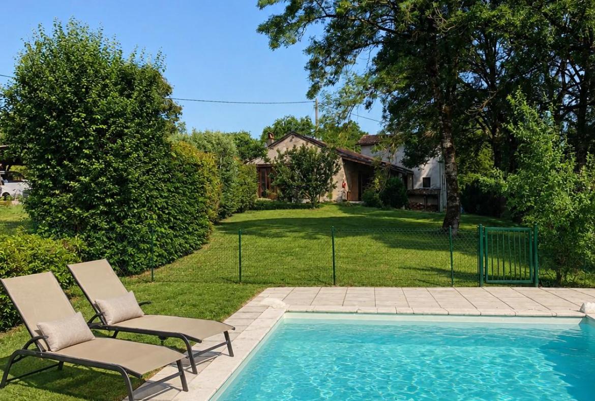 Villa in Charming Périgord Village. Pool and Garden. 3 bedrooms to sleep 6 (BERG101)