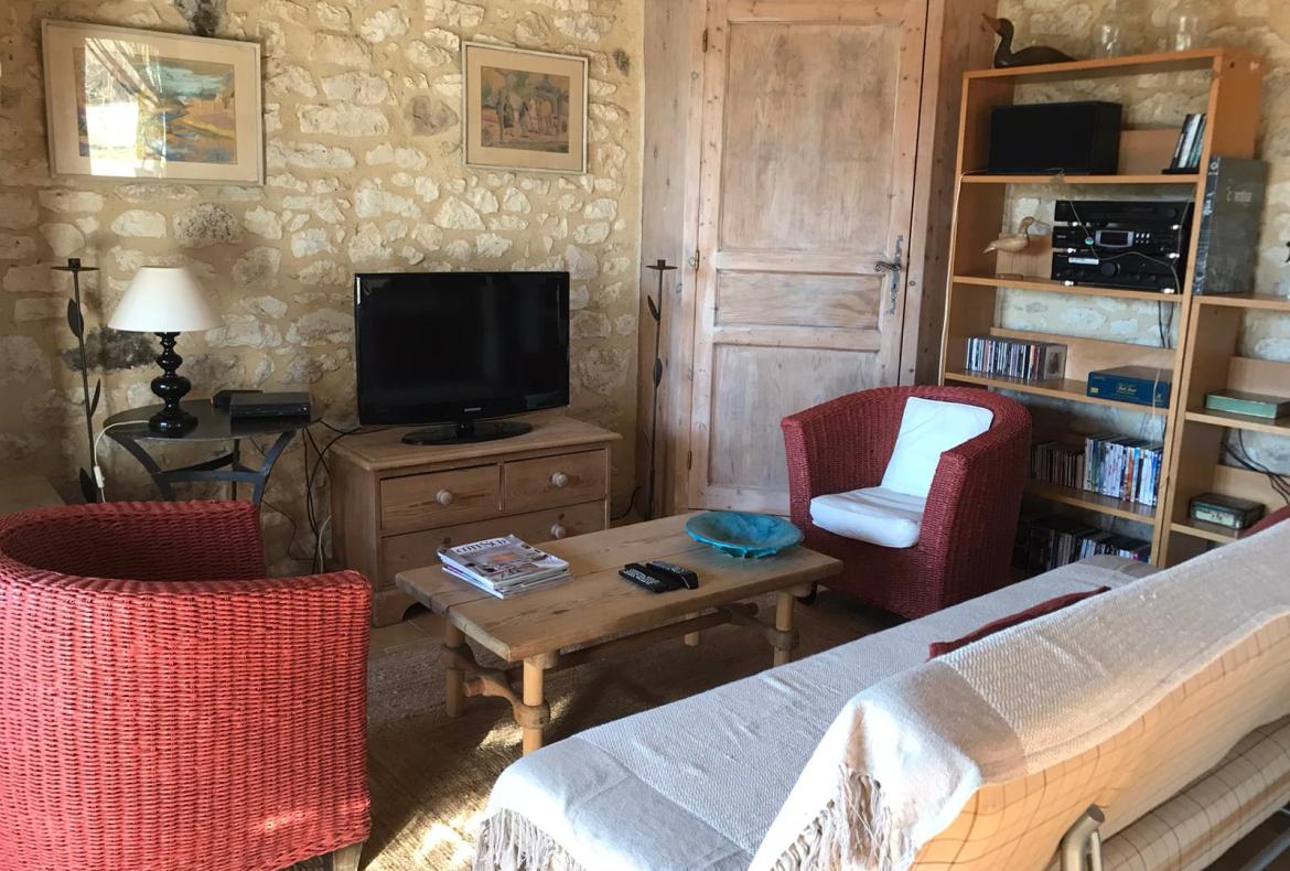 Villa in Charming Périgord Village. Pool and Garden. 3 bedrooms to sleep 6 (BERG101)
