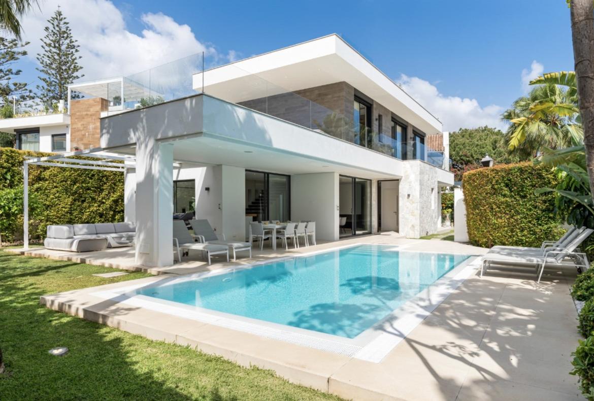 Luxury 5 bedroom holiday villa with private pool in Costa del Sol Spain (PV1115)