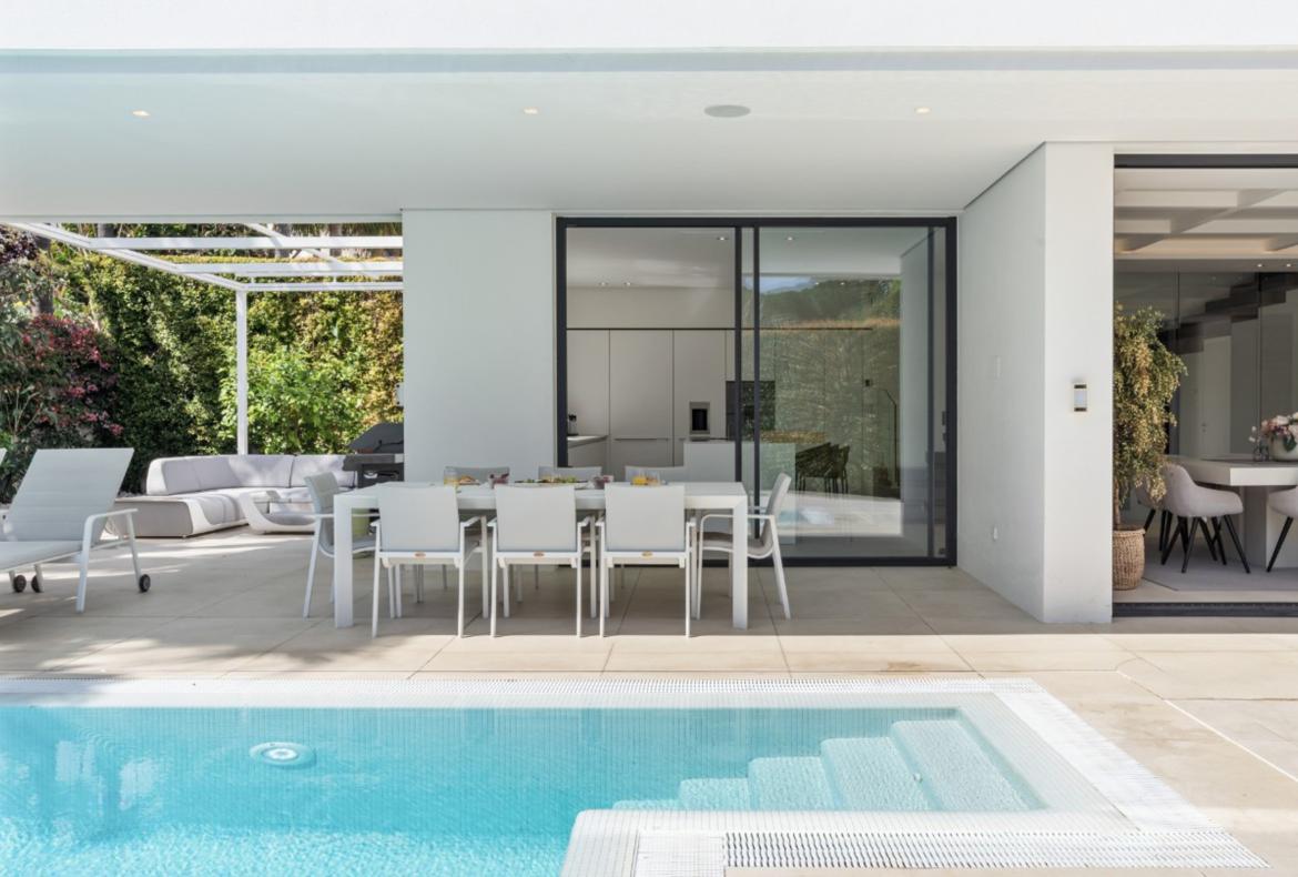 Luxury 5 bedroom holiday villa with private pool in Costa del Sol Spain (PV1115)