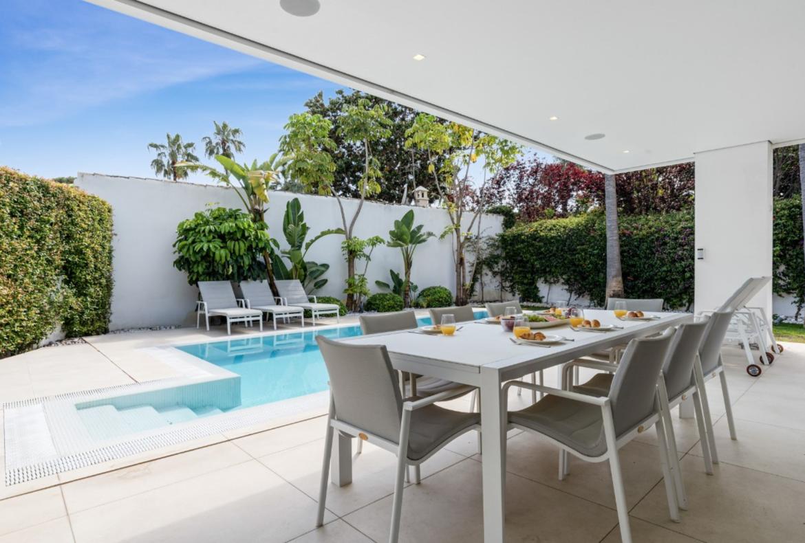 Luxury 5 bedroom holiday villa with private pool in Costa del Sol Spain (PV1115)