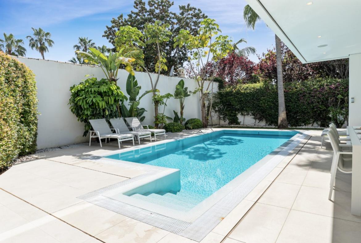 Luxury 5 bedroom holiday villa with private pool in Costa del Sol Spain (PV1115)