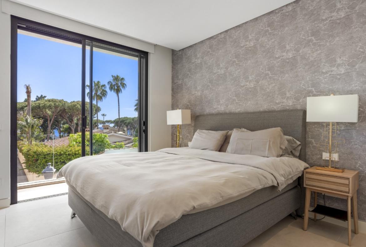 Luxury 5 bedroom holiday villa with private pool in Costa del Sol Spain (PV1115)
