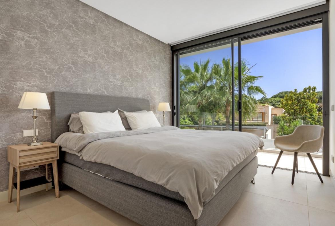 Luxury 5 bedroom holiday villa with private pool in Costa del Sol Spain (PV1115)