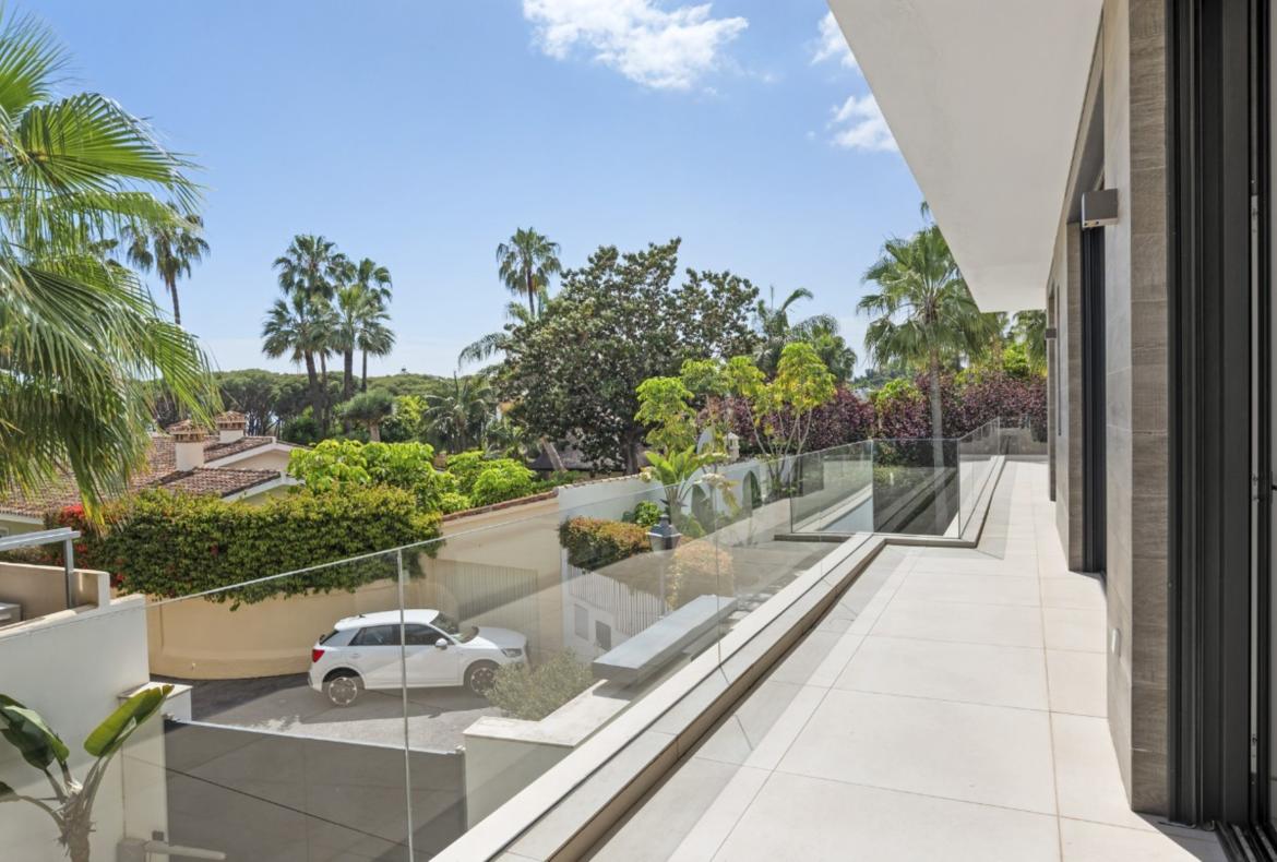 Luxury 5 bedroom holiday villa with private pool in Costa del Sol Spain (PV1115)