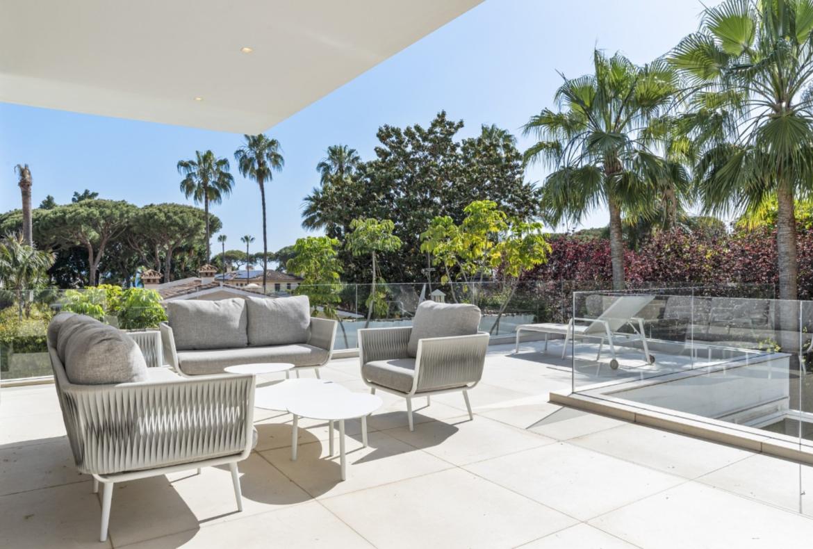 Luxury 5 bedroom holiday villa with private pool in Costa del Sol Spain (PV1115)
