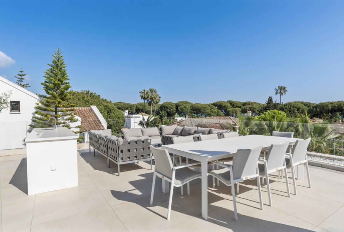 Luxury 5 bedroom holiday villa with private pool in Costa del Sol Spain (PV1115)