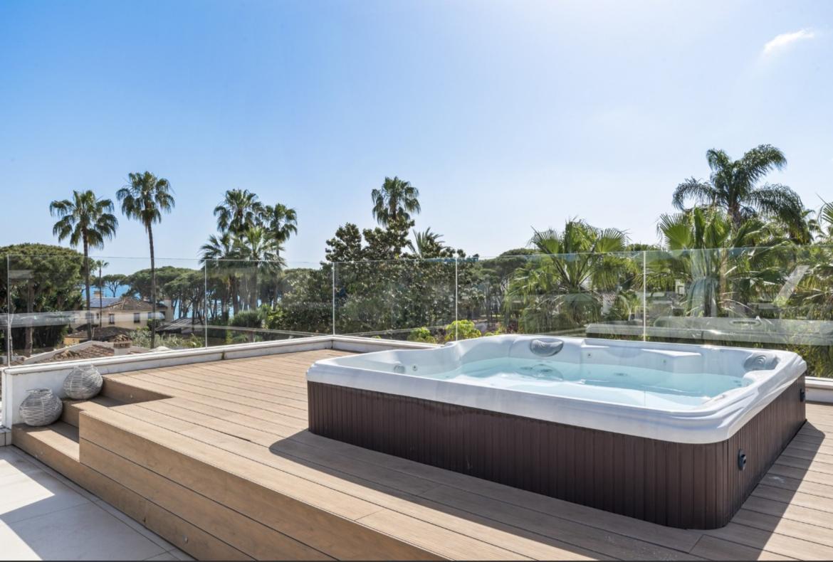 Luxury 5 bedroom holiday villa with private pool in Costa del Sol Spain (PV1115)