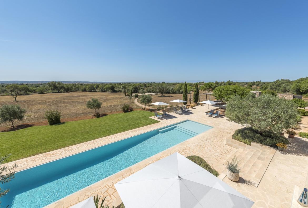Luxury 6 bedroom holiday villa with private pool in Mallorca Spain (PV1752)