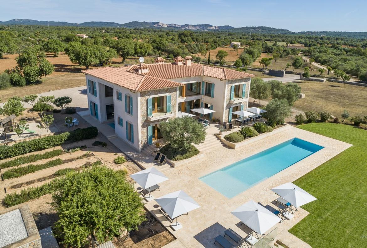 Luxury 6 bedroom holiday villa with private pool in Mallorca Spain (PV1752)