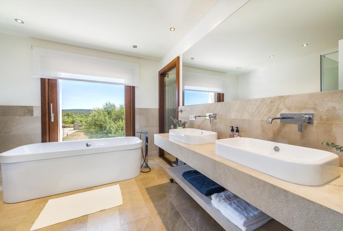 Luxury 6 bedroom holiday villa with private pool in Mallorca Spain (PV1752)